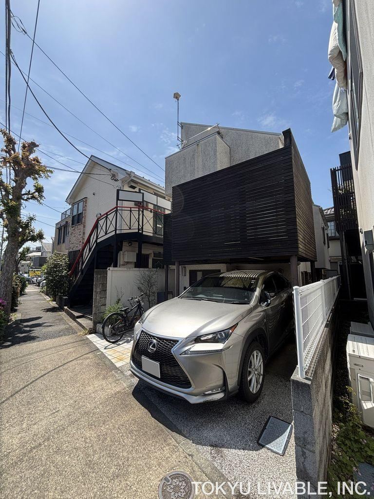 2LDK+S house in Meguro Ward, Tokyo - Photo 1