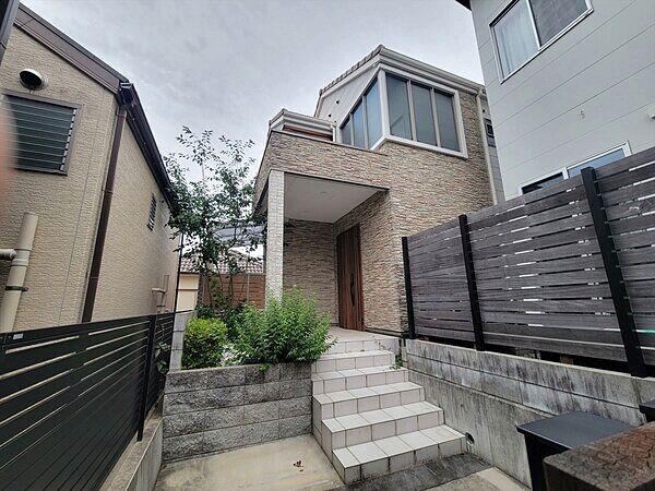 4LDK house in Toyonaka, Osaka - Photo 1