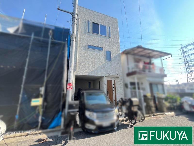 4LDK house in Yao, Osaka - Photo 1