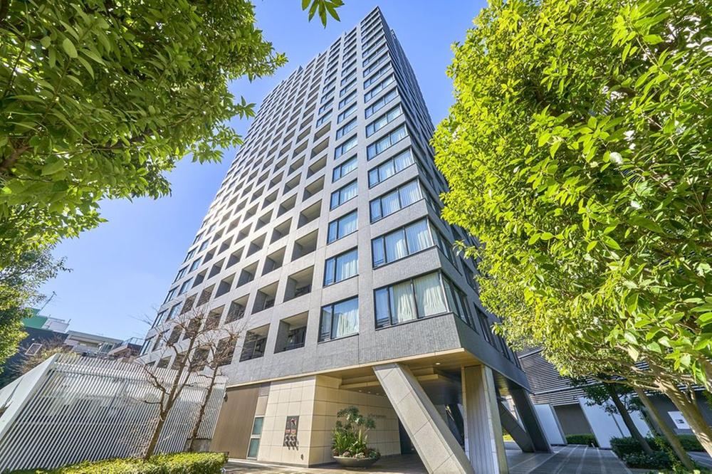 3LDK apartment in Shinjuku Ward, Tokyo - Photo 1