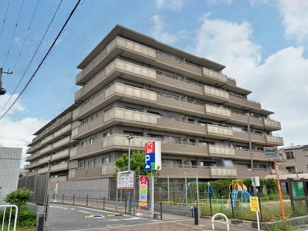 4LDK apartment in Takaishi, Osaka - Photo 1