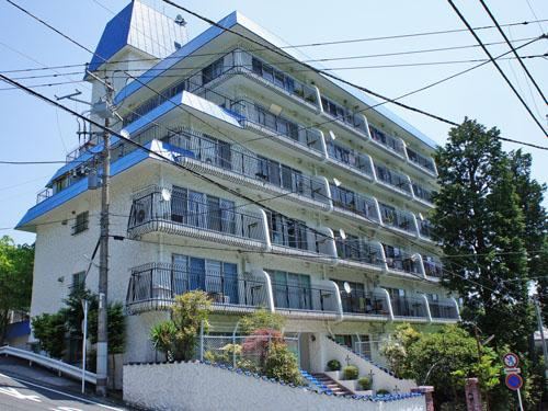 2LDK apartment in Atami, Shizuoka - Photo 1