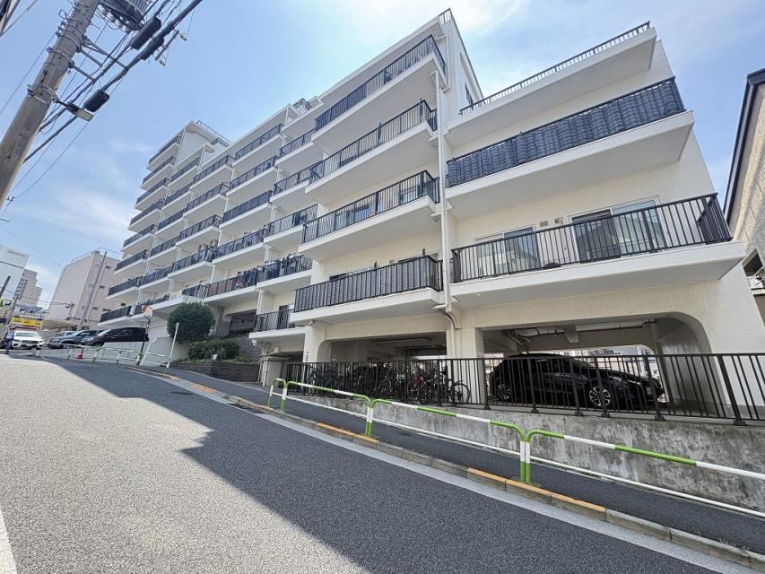 2LDK apartment in Bunkyo Ward, Tokyo - Photo 1