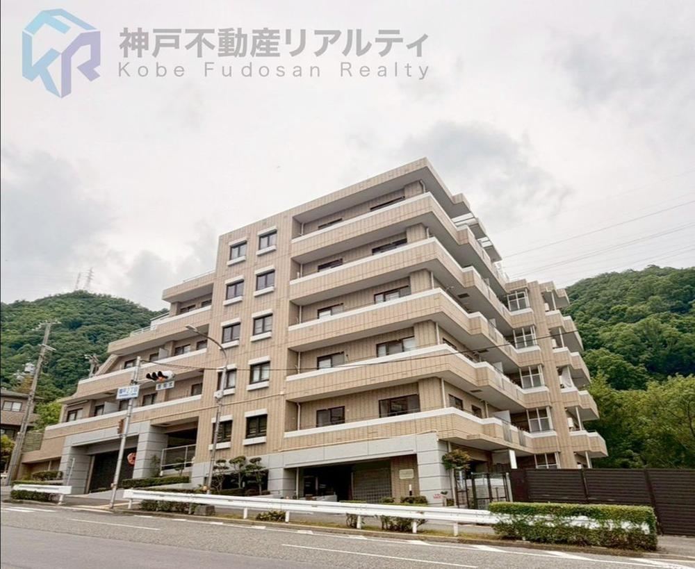3LDK apartment in Nada Ward, Kobe, Hyogo - Photo 1