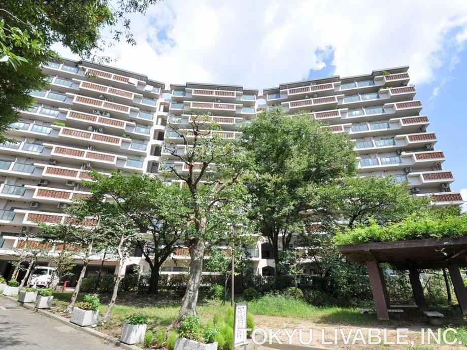 3LDK apartment in Toyonaka, Osaka - Photo 1