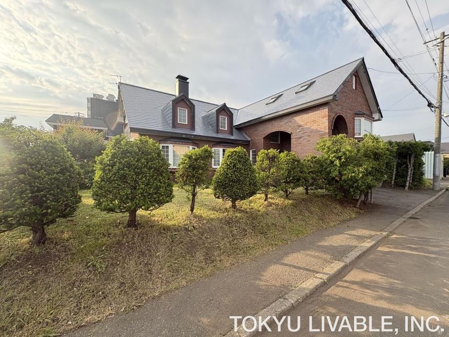 4LDK+S house in Teine Ward, Sapporo, Hokkaido - Photo 1