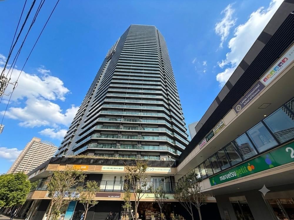3LDK apartment in Minato Ward, Tokyo - Photo 1