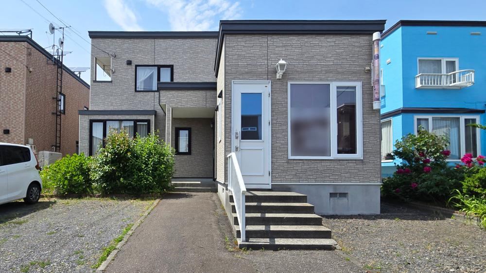 4LDK house in Ebetsu, Hokkaido - Photo 1