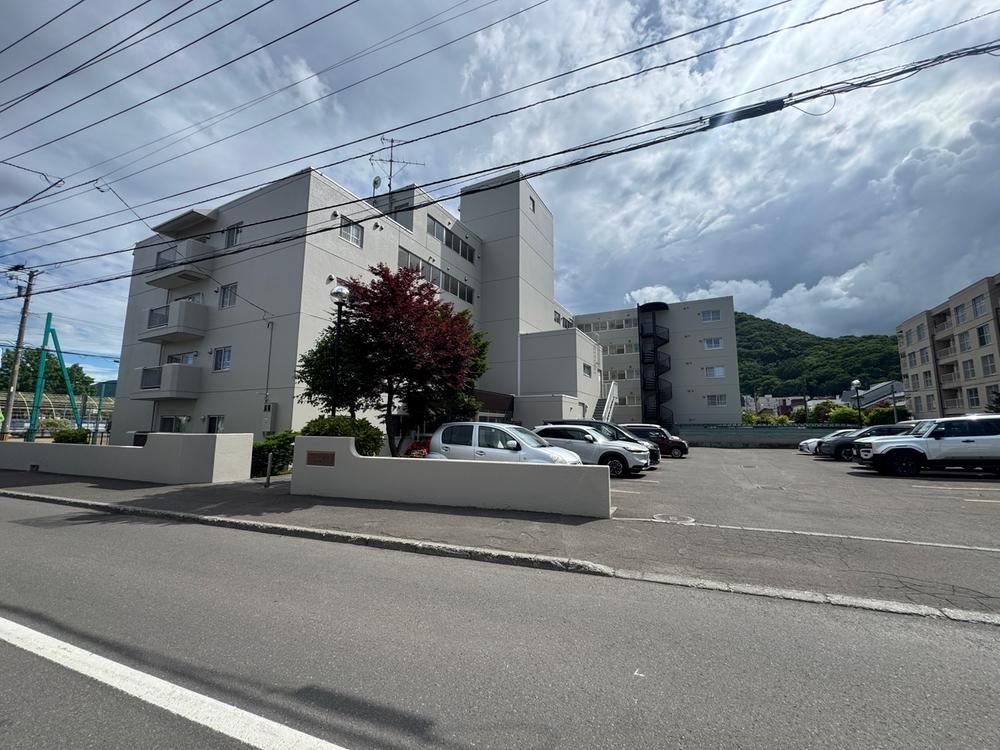 4LDK apartment in Nishi Ward, Sapporo, Hokkaido - Photo 1