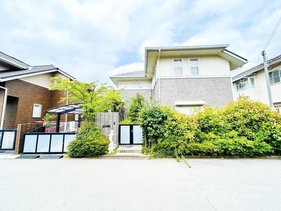 5LDK house in Takatsuki, Osaka - Photo 1