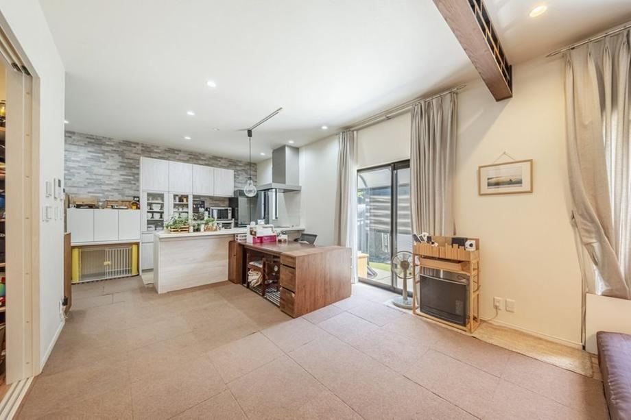 4LDK house in Yao, Osaka - Photo 1
