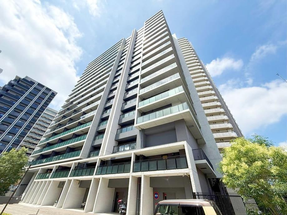 1LDK+S apartment in Fuchu, Tokyo - Photo 1