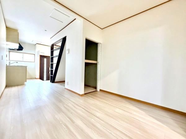 3DK house in Sakai Ward, Sakai, Osaka - Photo 1