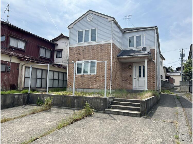 5LDK house in Uchinada, Kahoku District, Ishikawa - Photo 1