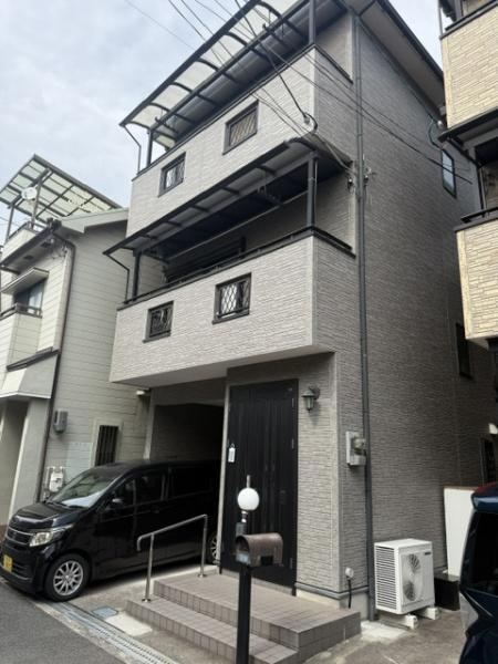 5LDK house in Yao, Osaka - Photo 1