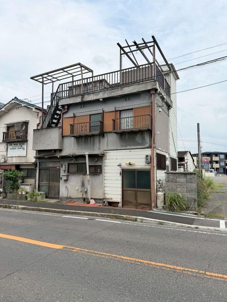 3DK house in Kaizuka, Osaka - Photo 1