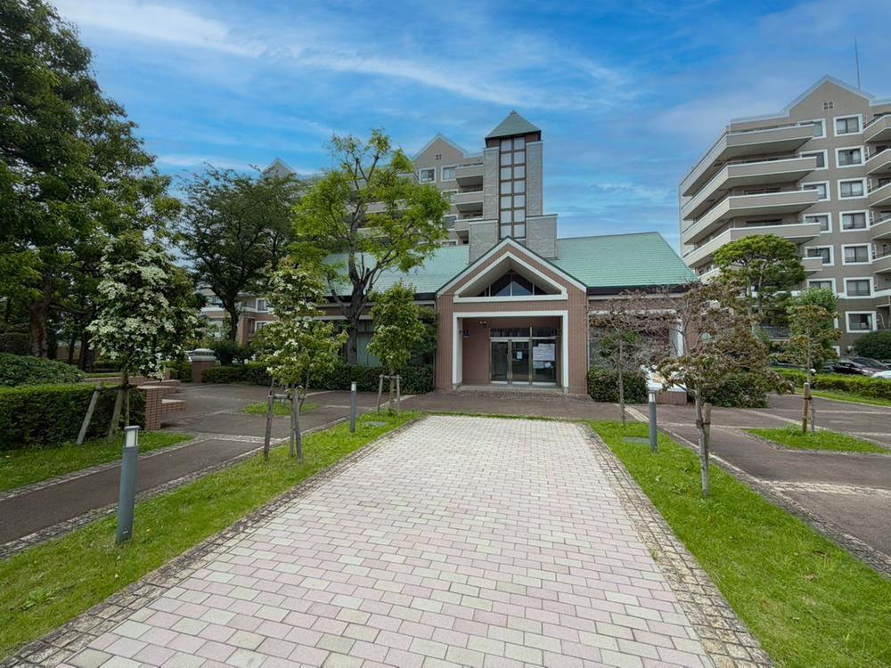 3LDK apartment in Yoshikawa, Saitama - Photo 1