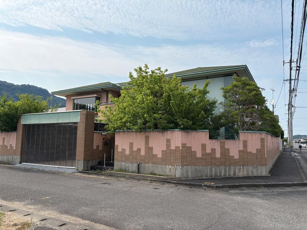 9LDK house in Takamatsu, Kagawa - Photo 1