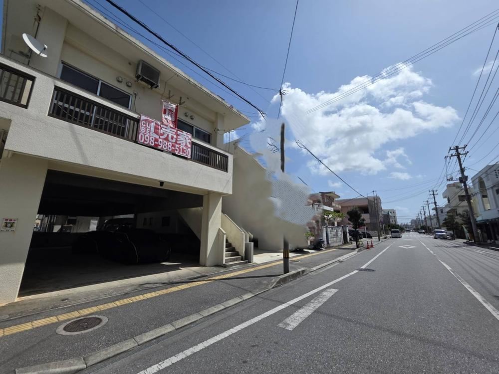 2DK house in Chatan, Nakagami District, Okinawa - Photo 1