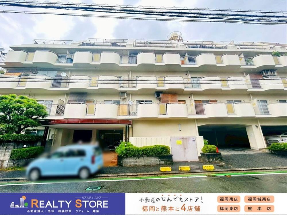 4LDK apartment in Chuo Ward, Fukuoka - Photo 1