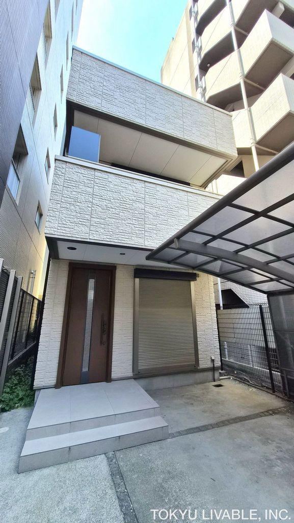 5LDK house in Sumida Ward, Tokyo - Photo 1
