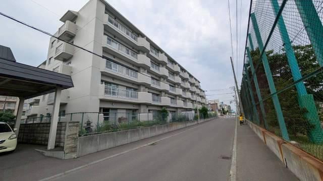 4LDK apartment in Nishi Ward, Sapporo, Hokkaido - Photo 1