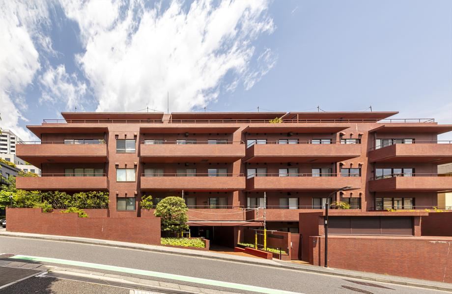 2LDK apartment in Minato Ward, Tokyo - Photo 1