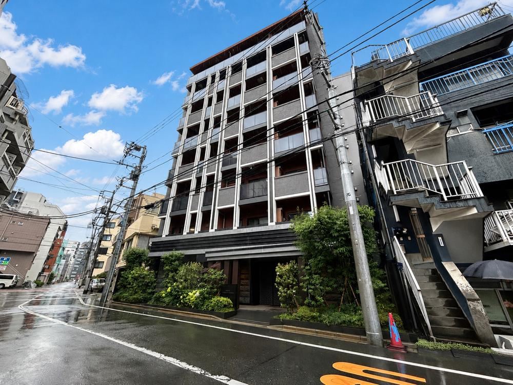 2LDK apartment in Shinjuku Ward, Tokyo - Photo 1