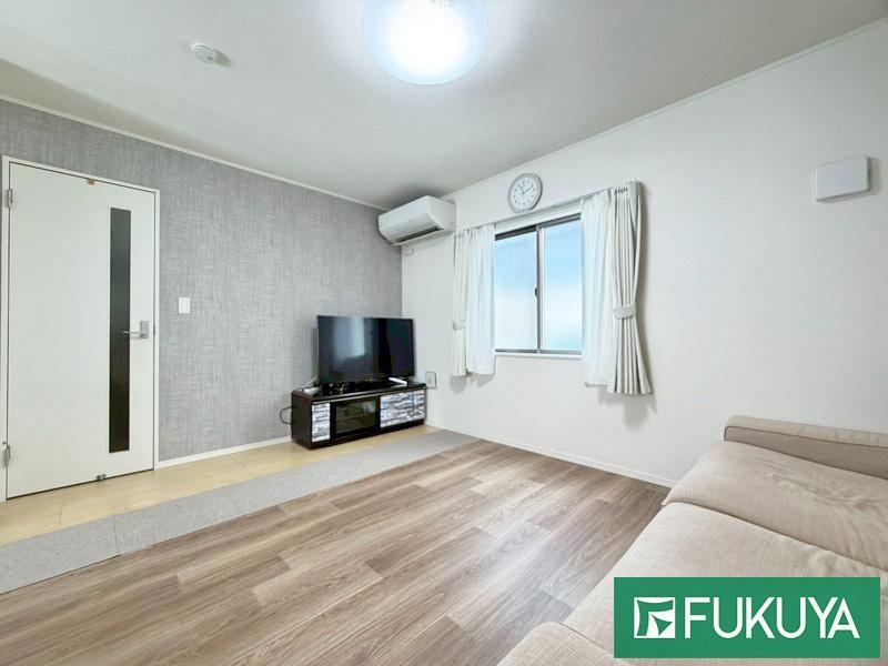 4LDK house in Hirakata, Osaka - Photo 1