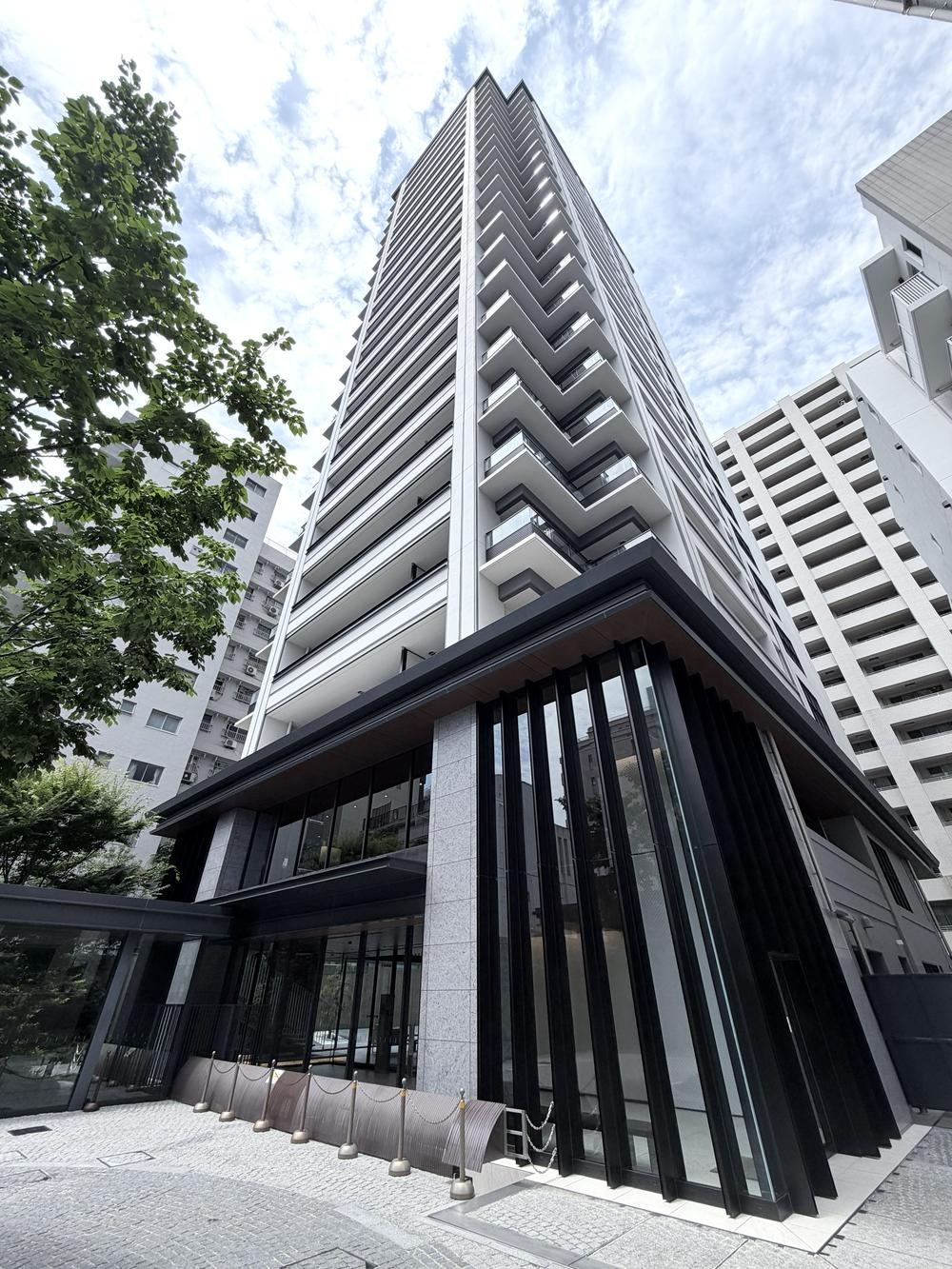 2LDK apartment in Minato Ward, Tokyo - Photo 1