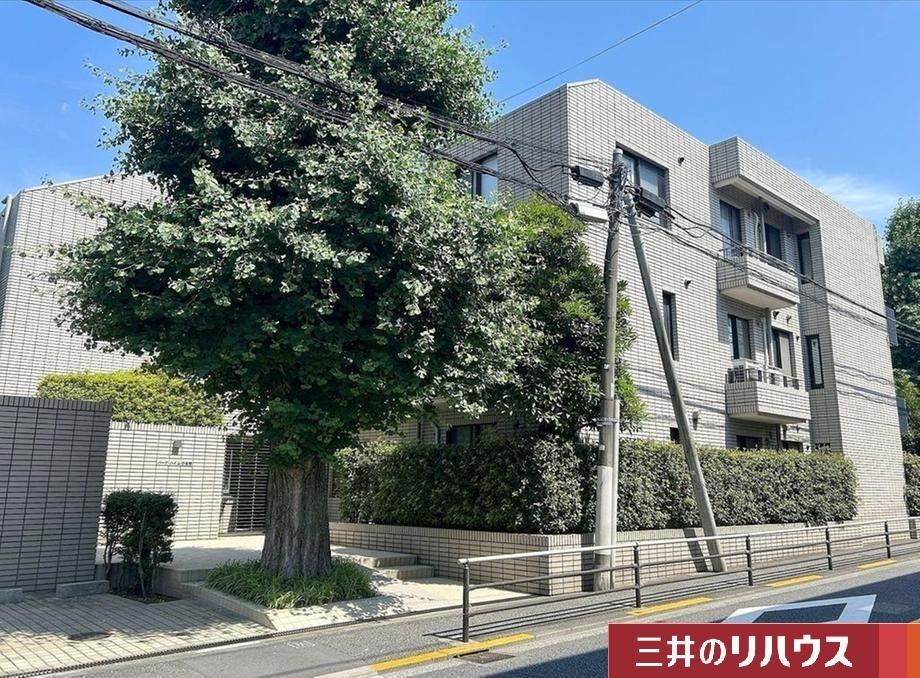2LDK apartment in Bunkyo Ward, Tokyo - Photo 1