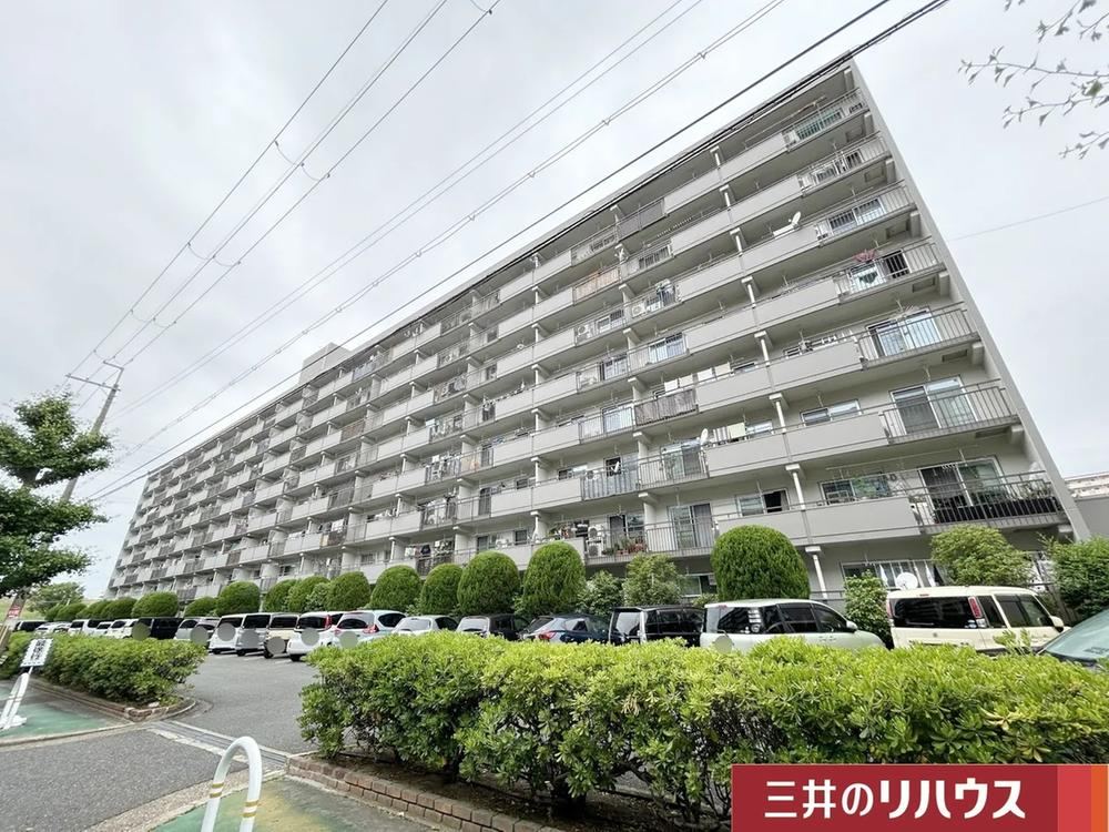2LDK apartment in Hirakata, Osaka - Photo 1