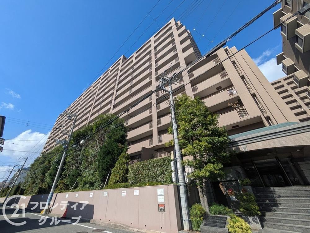 2LDK+S apartment in Higashinada Ward, Kobe, Hyogo - Photo 1