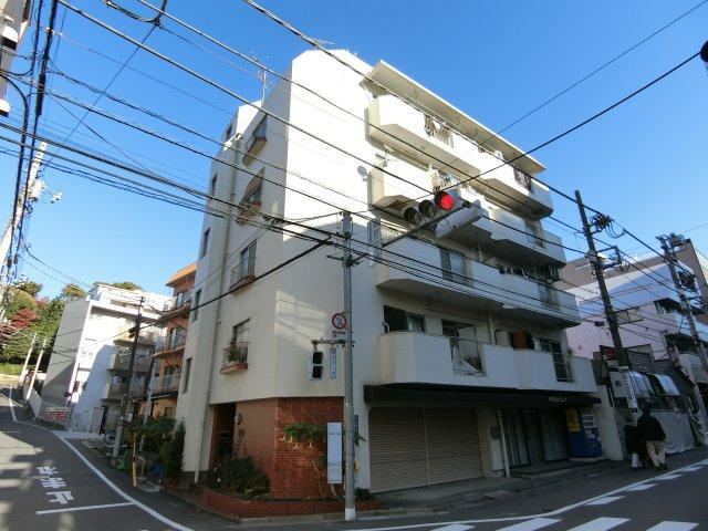 2LDK apartment in Shibuya Ward, Tokyo - Photo 1