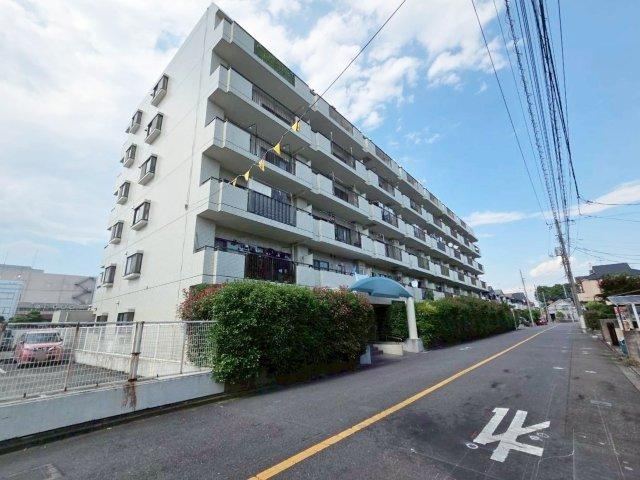 2LDK+S apartment in Fussa, Tokyo - Photo 1