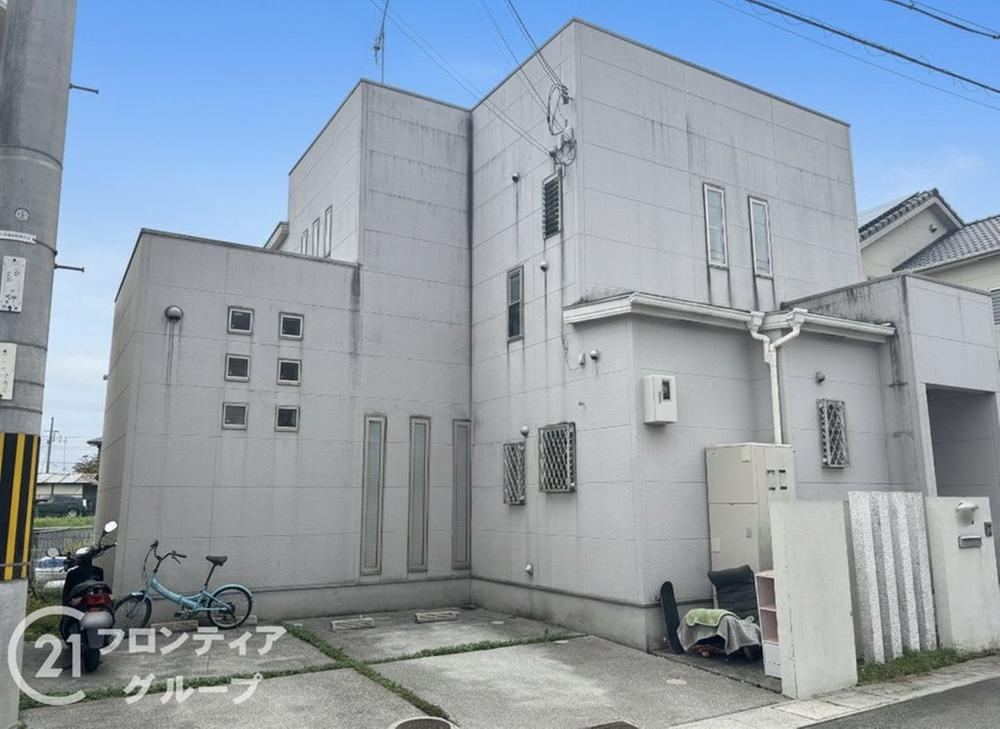 4LDK house in Kashiba, Nara - Photo 1