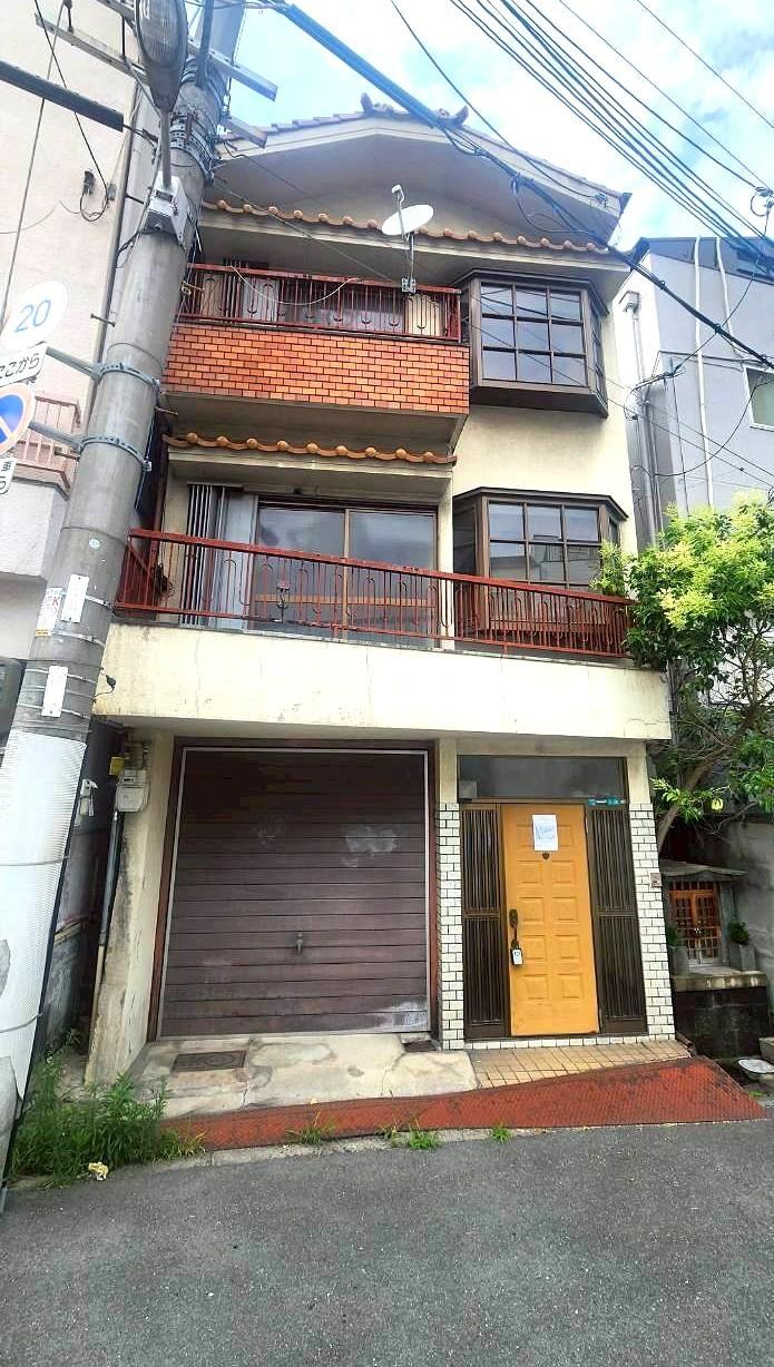 3DK house in Higashinari Ward, Osaka - Photo 1