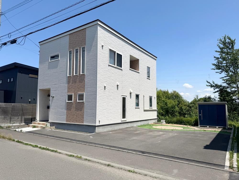 4LDK+S house in Kita Ward, Sapporo, Hokkaido - Photo 1