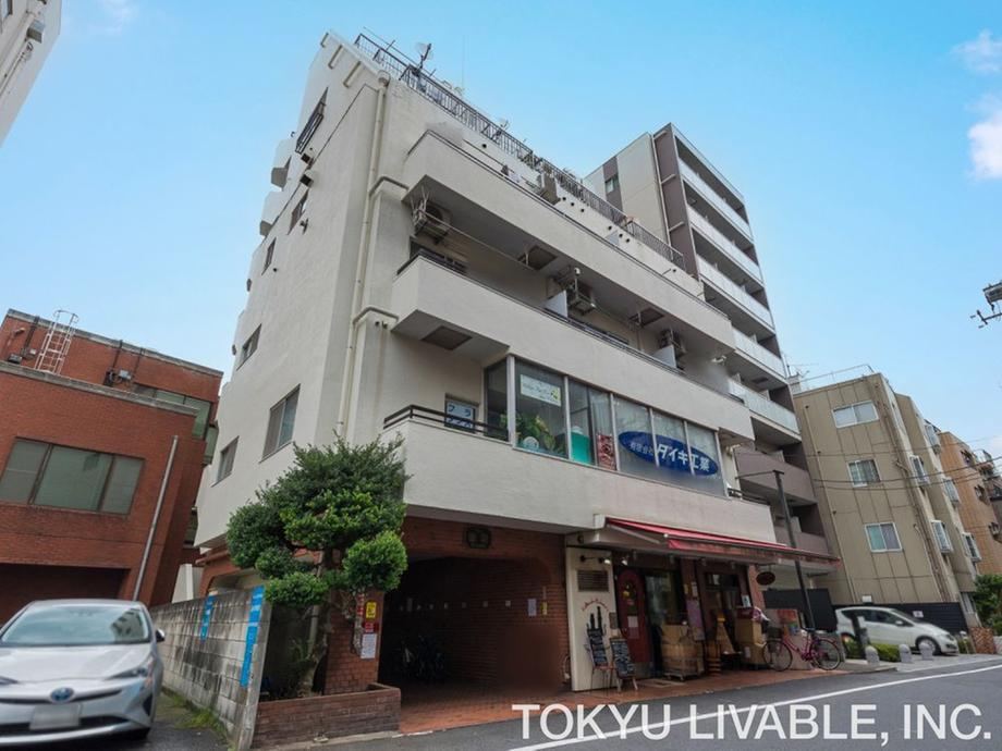2DK apartment in Kita Ward, Tokyo - Photo 1