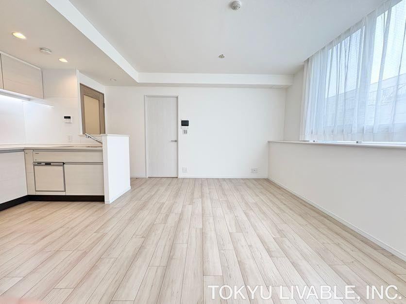 2LDK apartment in Chuo Ward, Kobe, Hyogo - Photo 1