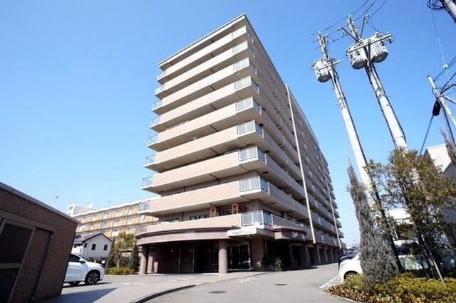 3LDK apartment in Matsuyama, Ehime - Photo 1