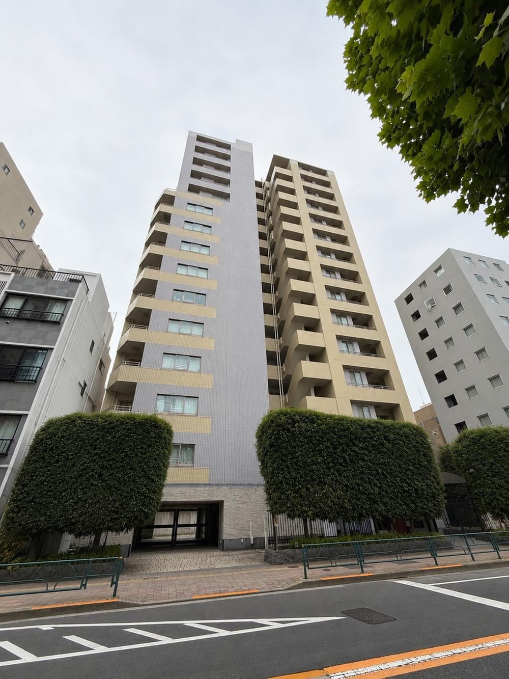 2LDK apartment in Shinjuku Ward, Tokyo - Photo 1