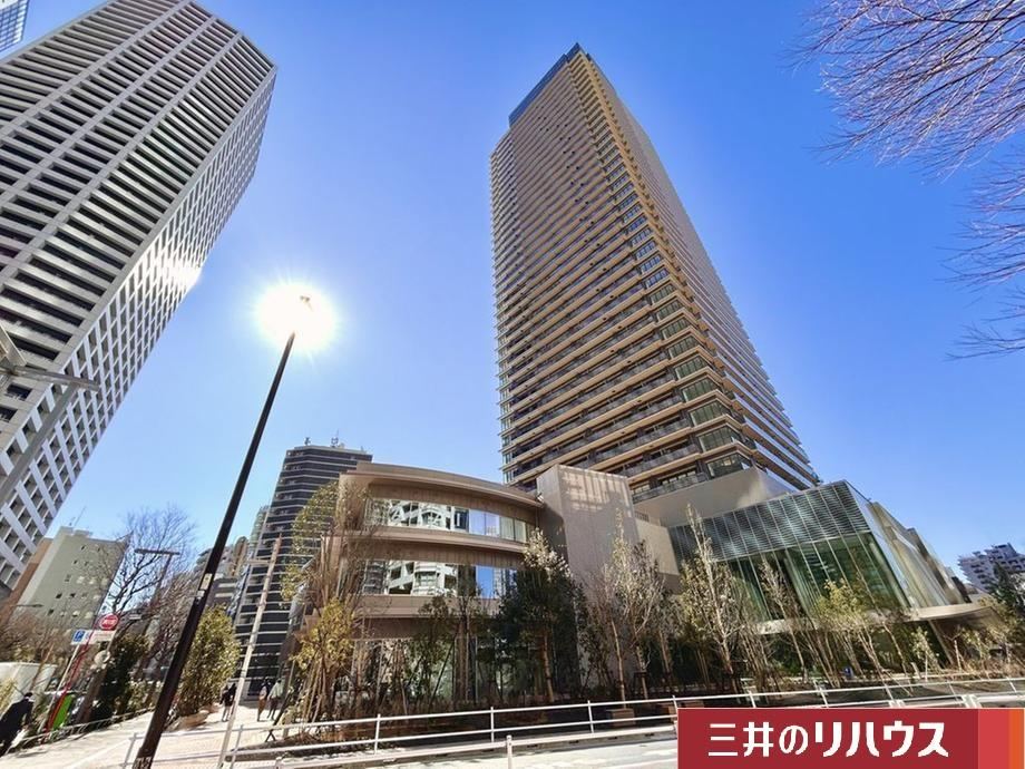 2LDK apartment in Shinjuku Ward, Tokyo - Photo 1