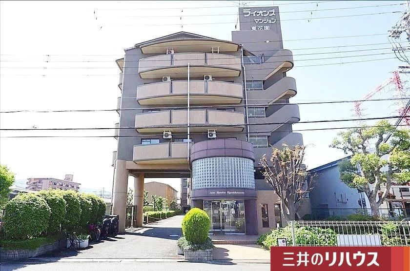 3LDK apartment in Higashiosaka, Osaka - Photo 1