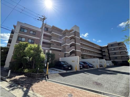 3LDK apartment in Nishinomiya, Hyogo - Photo 1