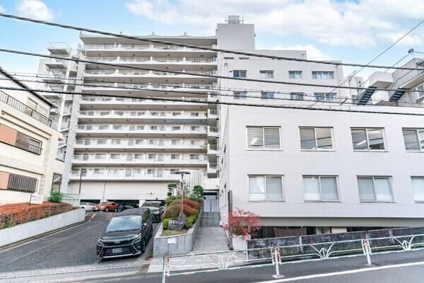 4LDK apartment in Shibuya Ward, Tokyo - Photo 1