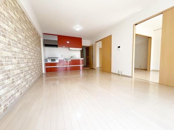3LDK apartment in Toyonaka, Osaka - Photo 1