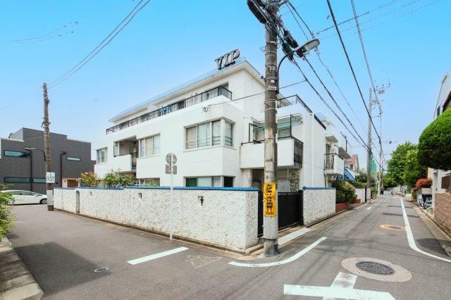 2LDK apartment in Toshima Ward, Tokyo - Photo 1