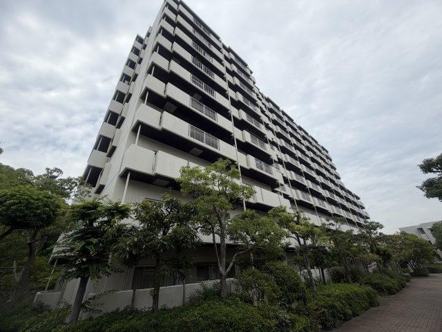 3LDK apartment in Tarumi Ward, Kobe, Hyogo - Photo 1