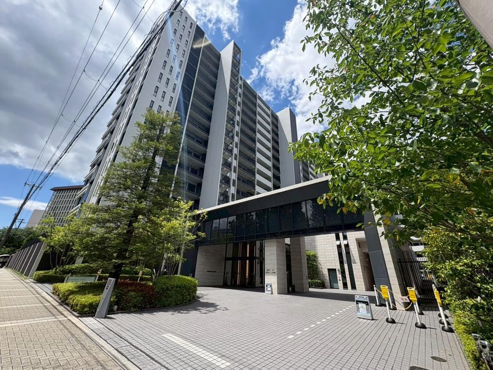 4LDK apartment in Toyonaka, Osaka - Photo 1